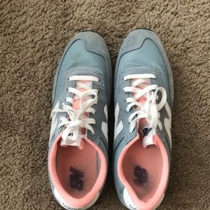 New Balance Sneakers in Blue/Pink